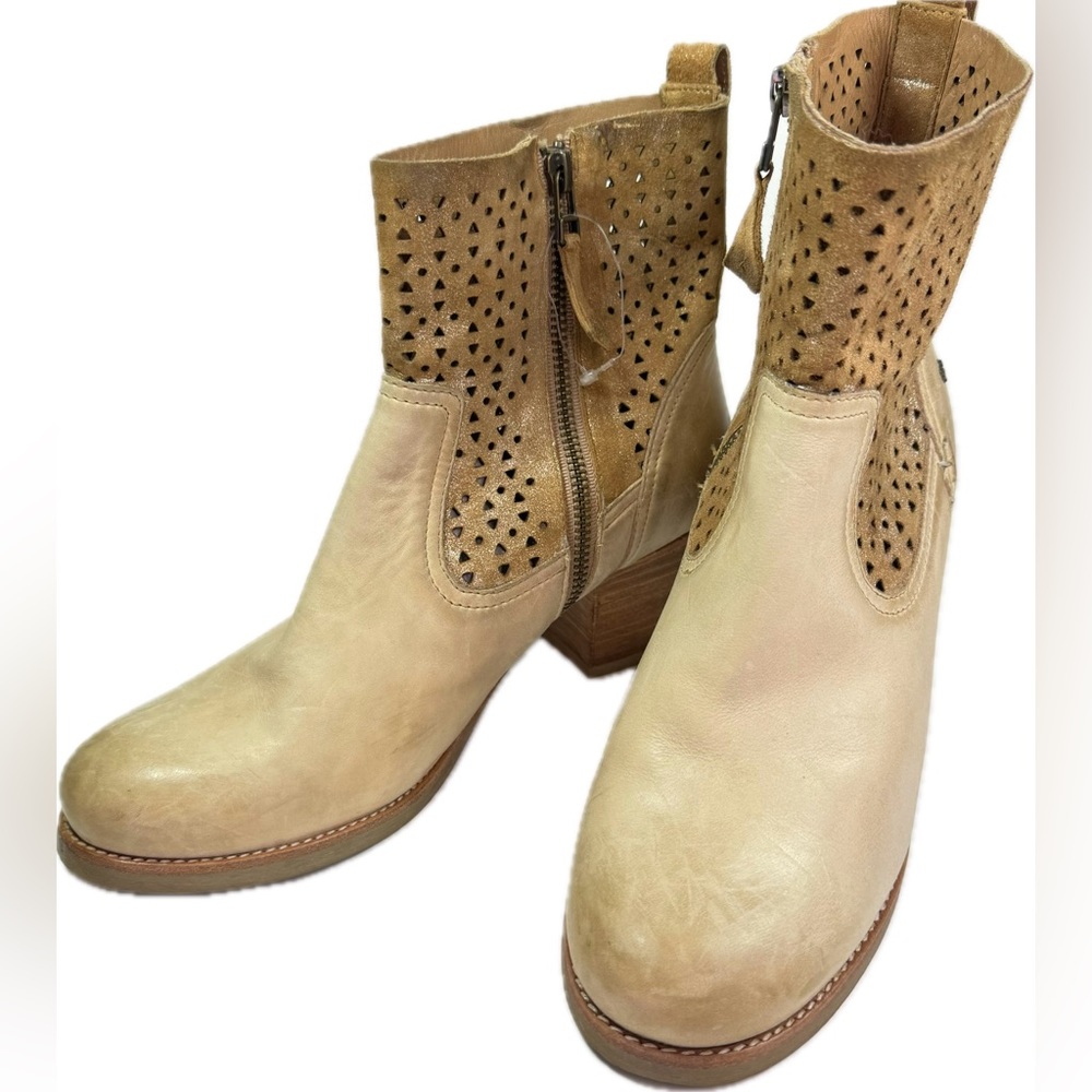 Trask Paige Distressed Leather Size 9 Ankle Boots Women’s Tan & Gold Chunky Heel